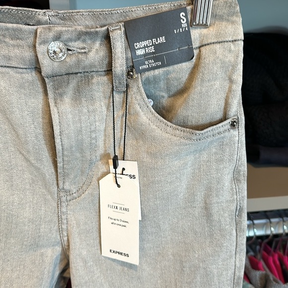 Express gray cropped flare high rise jeans size S NWT - Picture 2 of 3